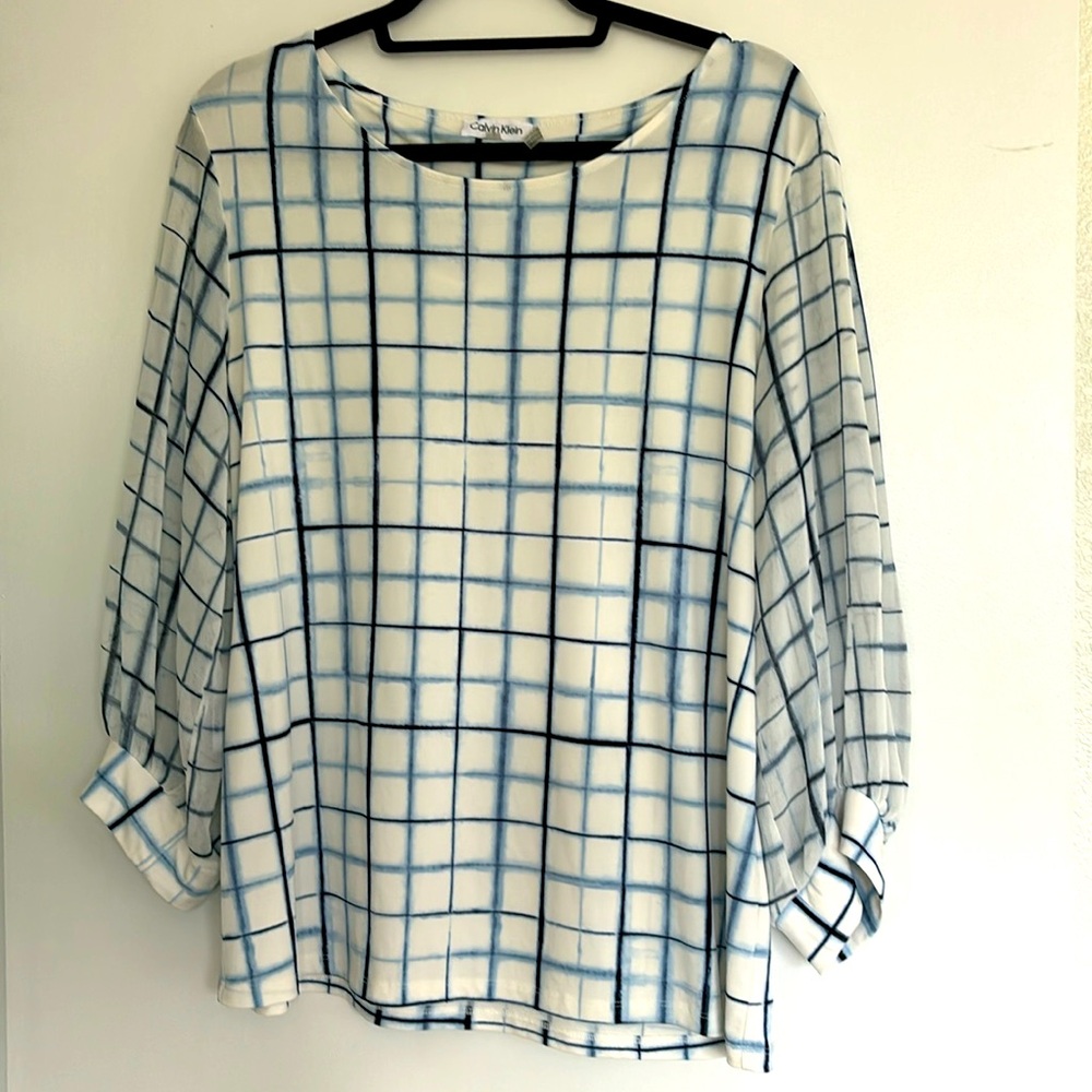 Calvin Klein long sleeved patterned top. Sized L